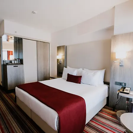 Ramada Plaza By Wyndham Izmir-2